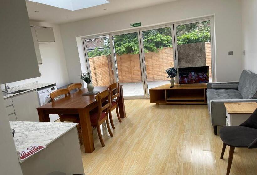 Номер Deluxe, Lonsdale Place