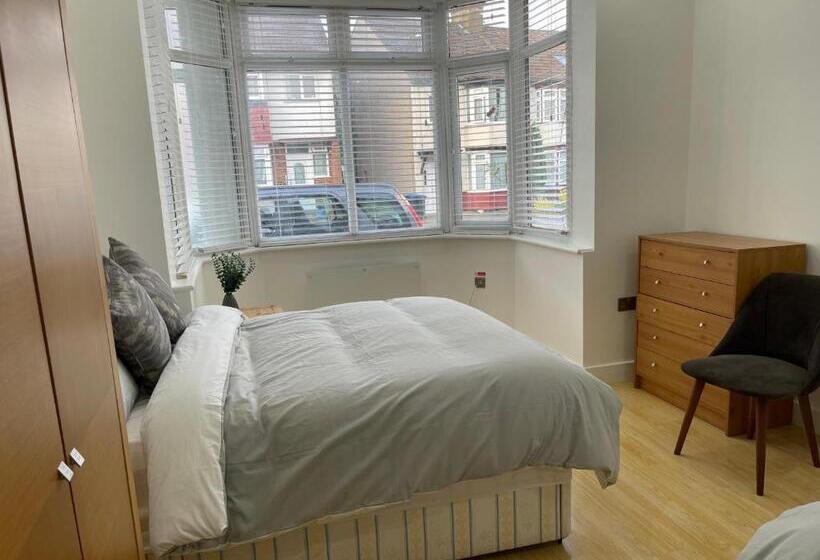 Номер Deluxe, Lonsdale Place