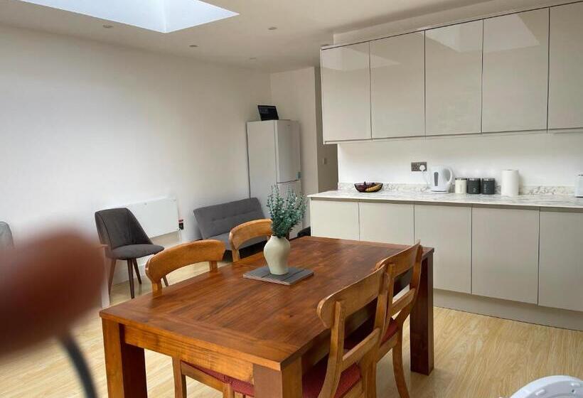 Номер Deluxe, Lonsdale Place