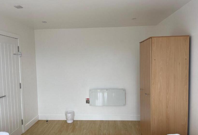 Номер Стандарт, Lonsdale Place