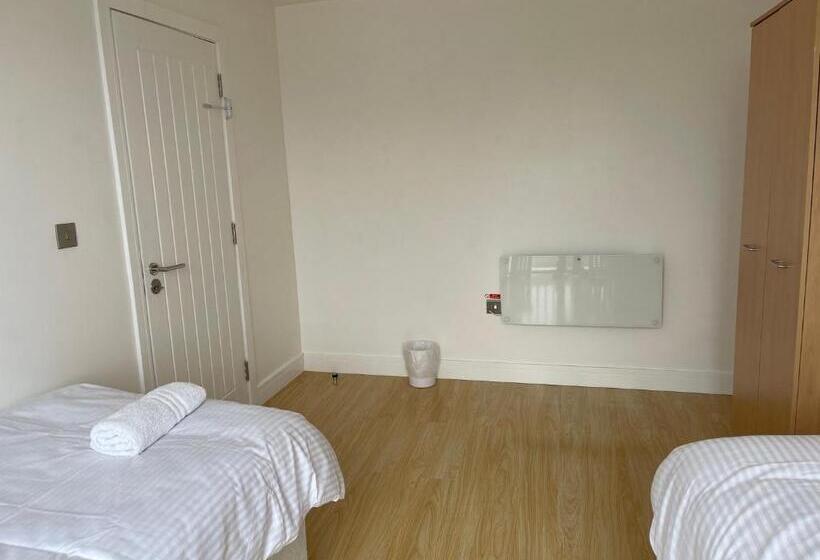 Номер Стандарт, Lonsdale Place