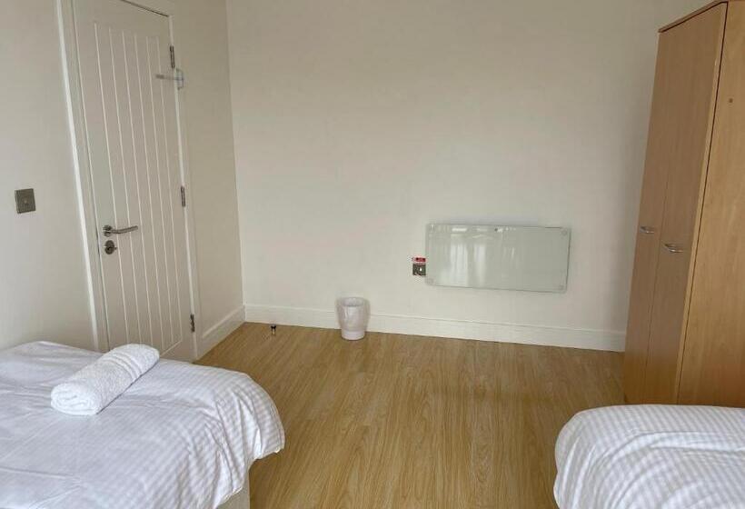 Номер Стандарт, Lonsdale Place