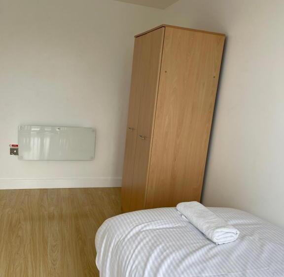 Номер Стандарт, Lonsdale Place