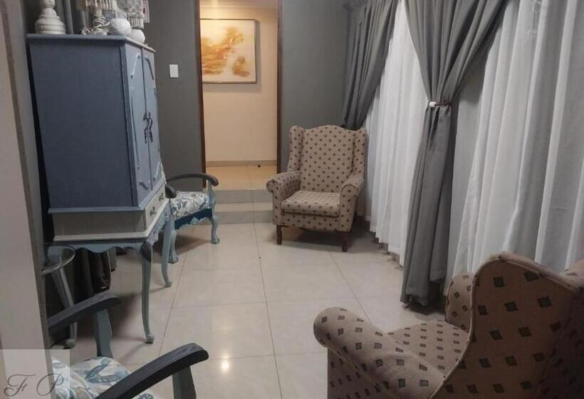 اتاق لوکس, The Flamingo Suite At Frederick S Place