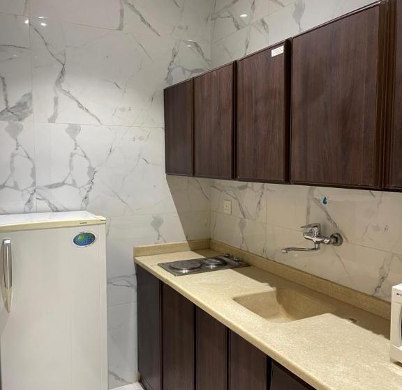 ファミリーステューディオ, فندق الحنوة