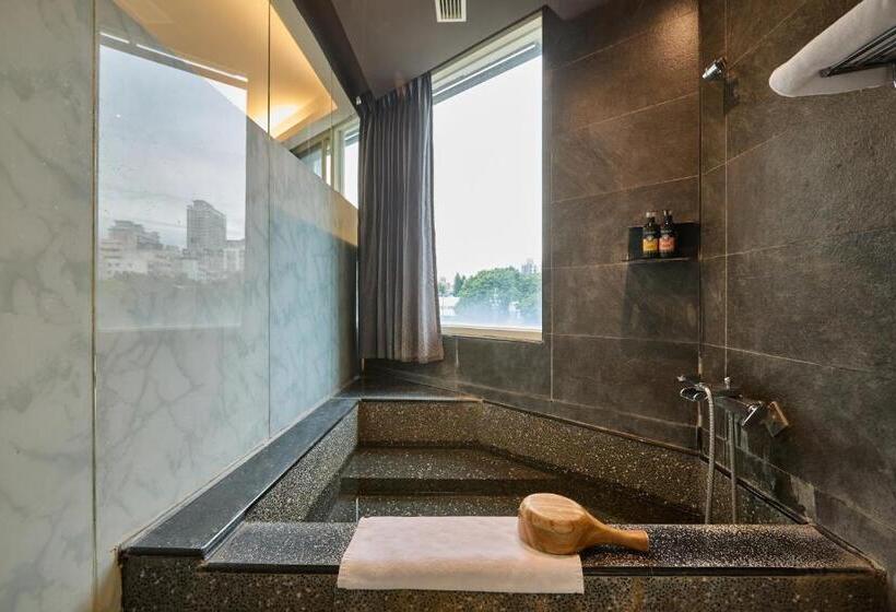 اتاق استاندارد سه تخته با چشم‌انداز, Tenlien Onsen Hot Spring