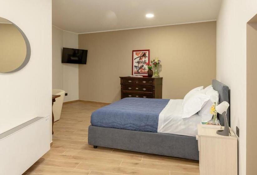 חדר סטנדרט לארבעה, Casatecla