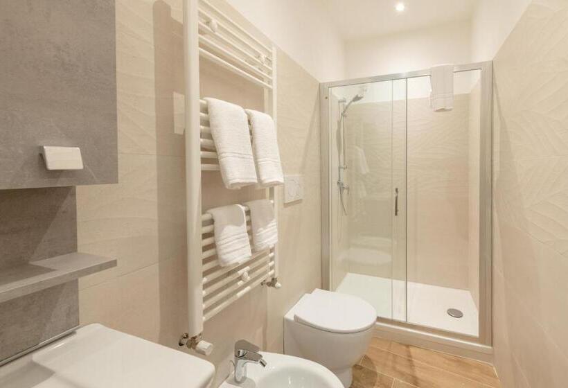 חדר סטנדרט לארבעה, Casatecla