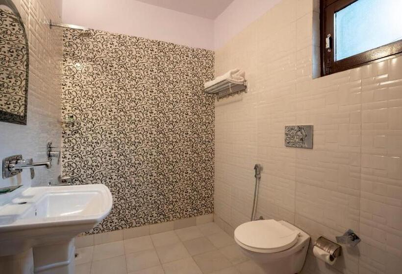 חדר סטנדרט עם מיטת קינג, Corbett D Resort