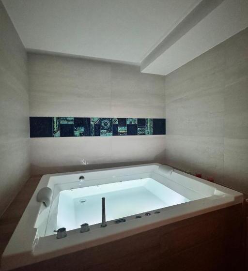 标准间带漩涡浴缸, Frida Luxury B&b