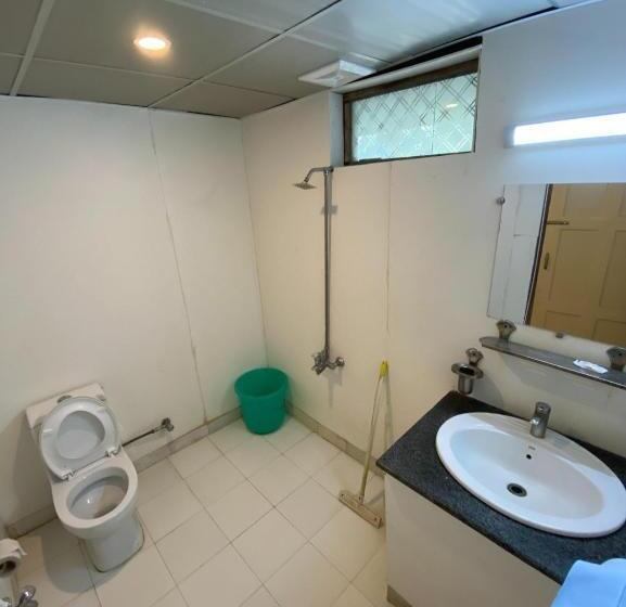 اتاق خانوادگی با چشمانداز کوه, Elite Skardu