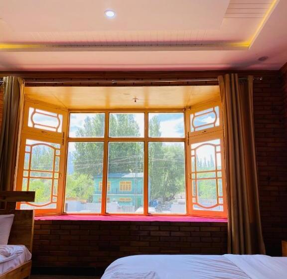 اتاق استاندارد با چشمانداز کوهستان, Elite Skardu