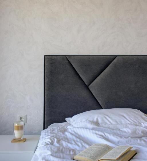 2 Bedrooms Apartment Lake View, Novel Hotel And Apartments