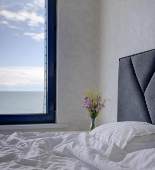 2 Bedrooms Apartment Lake View, Novel Hotel And Apartments