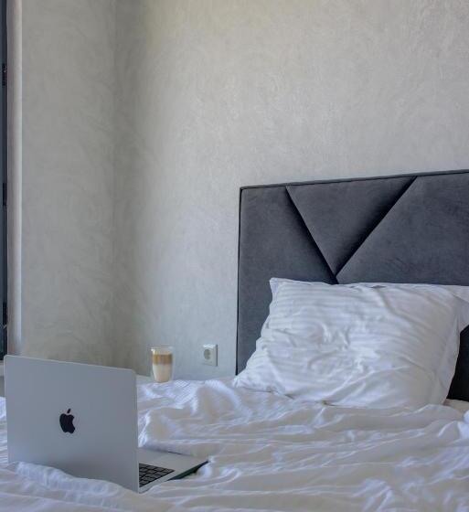 2 Bedrooms Apartment Lake View, Novel Hotel And Apartments