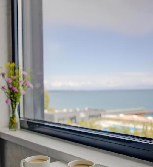 2 Bedrooms Apartment Lake View, Novel Hotel And Apartments