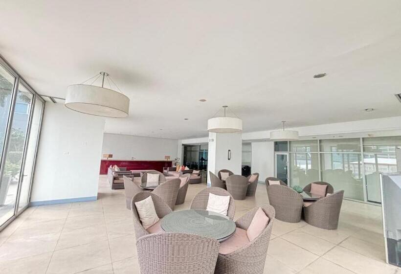 استودیوی سوپریور, La Amore Place