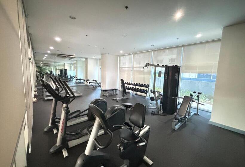 استودیوی سوپریور, La Amore Place