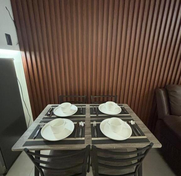 استودیوی سوپریور, La Amore Place