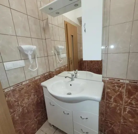 Standard Kolmen Hengen Huone, Alenka