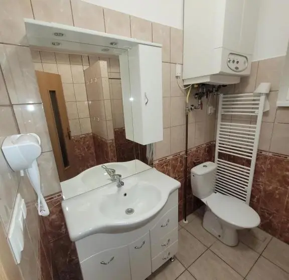 Standard Kolmen Hengen Huone, Alenka