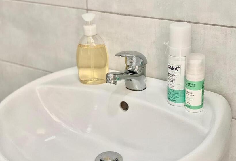 اتاق استاندارد چهار تخته با چشم‌انداز دریا, Casablanca Rooms Dhërmi