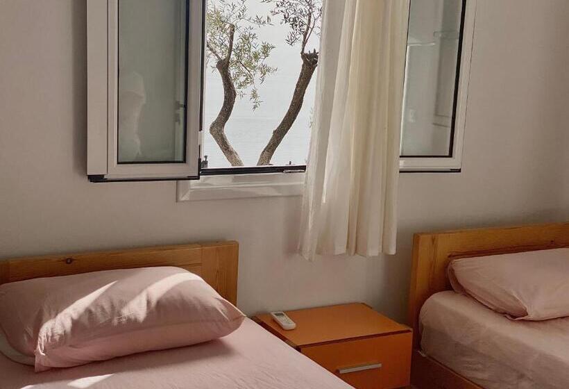 اتاق استاندارد چهار تخته با چشم‌انداز دریا, Casablanca Rooms Dhërmi