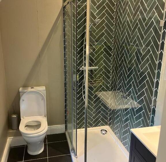 Дом 4 Спальни, Old Mc Carthys Bar