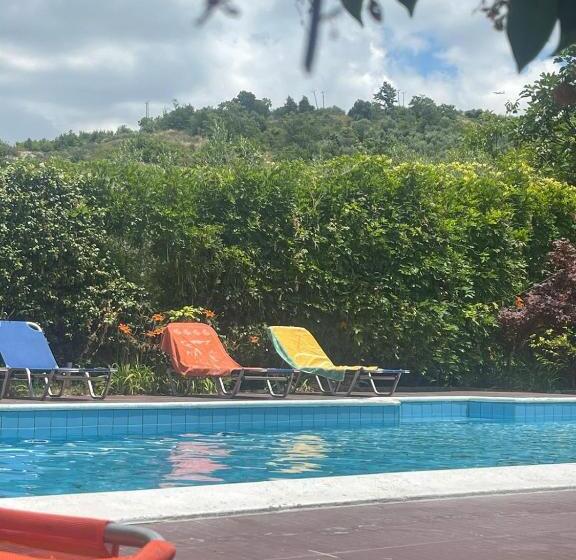 חדר משפחתי נוף לגינה, Villa Mugs