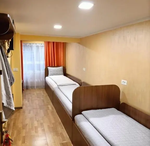 Quarto Triplo Standart, Casa Heidi