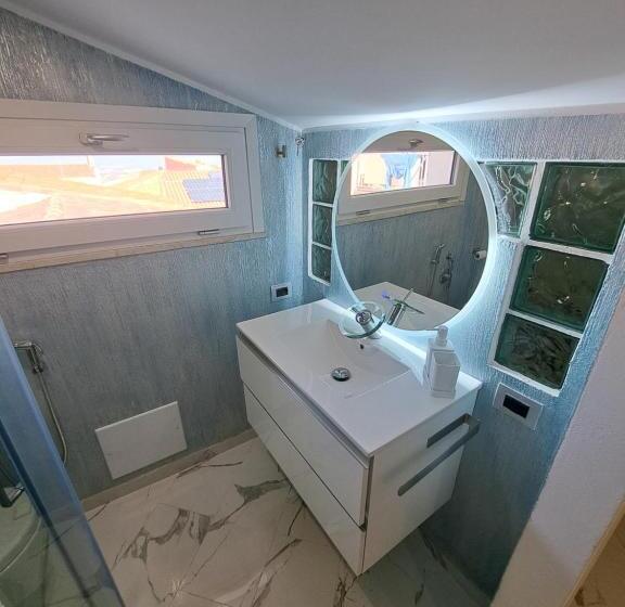 디럭스 룸, Prestige House