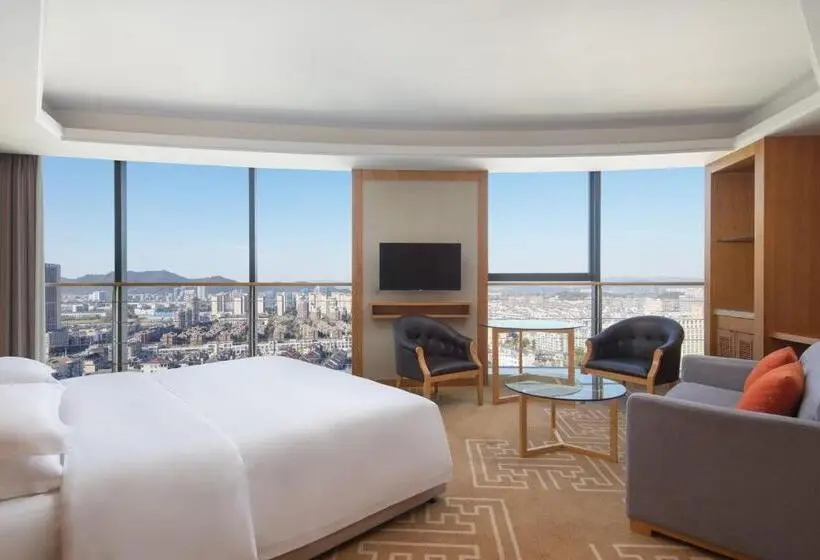 キングサイズベッドのスタンダードルーム, Courtyard By Marriott Anji