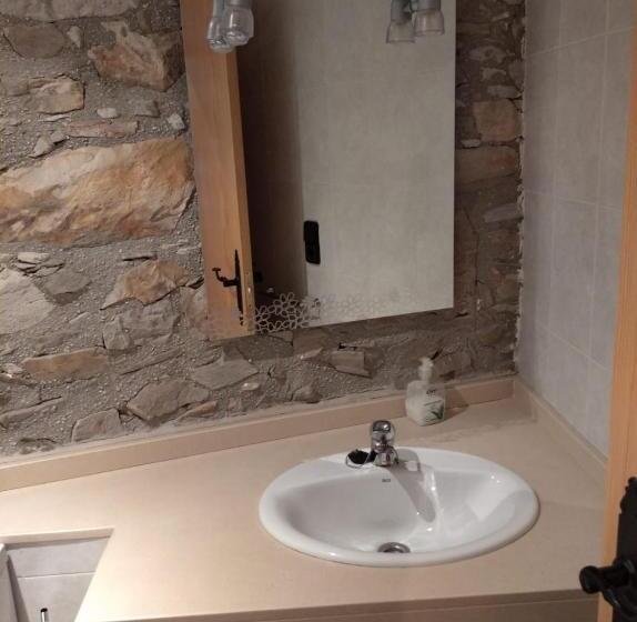 Трехместный Номер Стандарт с Балконом, Casa Rural Borrenes Las Médulas