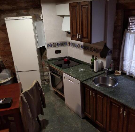 Трехместный Номер Стандарт с Балконом, Casa Rural Borrenes Las Médulas