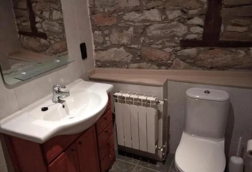 ルームシェアのワンベッド, Casa Rural Borrenes Las Médulas