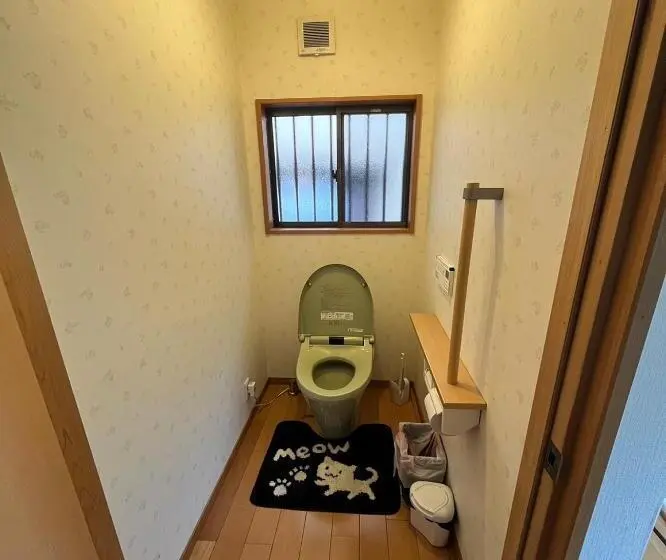Familienzimmer Geteiltes Bad, Jin