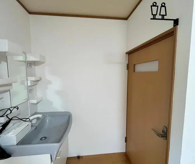 Familienzimmer Geteiltes Bad, Jin