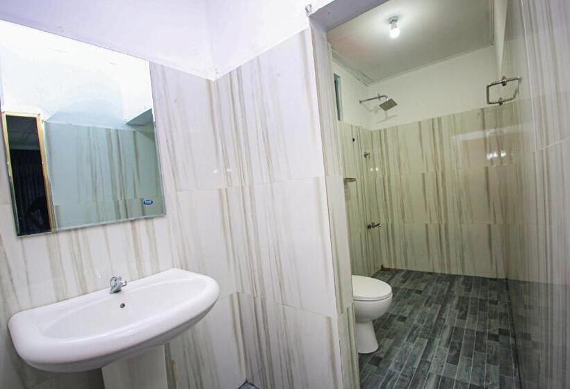 חדר דלוקס, Dee Ella