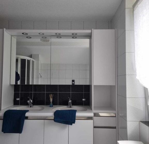 غرفة قياسية حمام مشترك, Haus Biasca