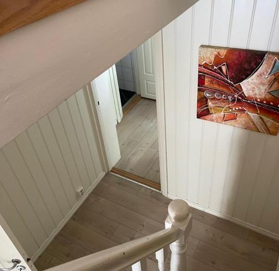 اتاق استاندارد با سرویس بهداشتی مشترک, Jondal