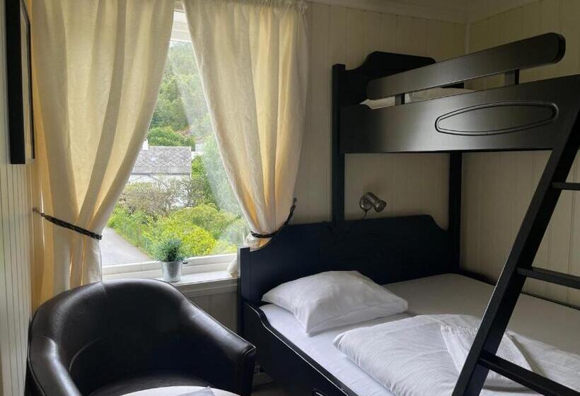 اتاق استاندارد سه نفره, Jondal