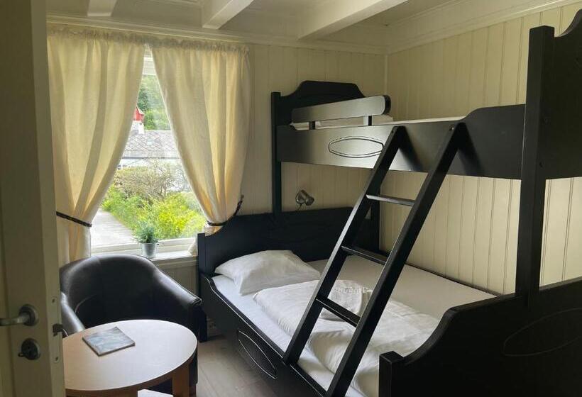 اتاق استاندارد سه نفره, Jondal