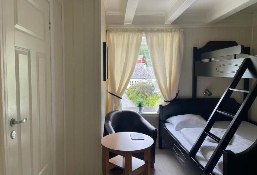 اتاق استاندارد سه نفره, Jondal