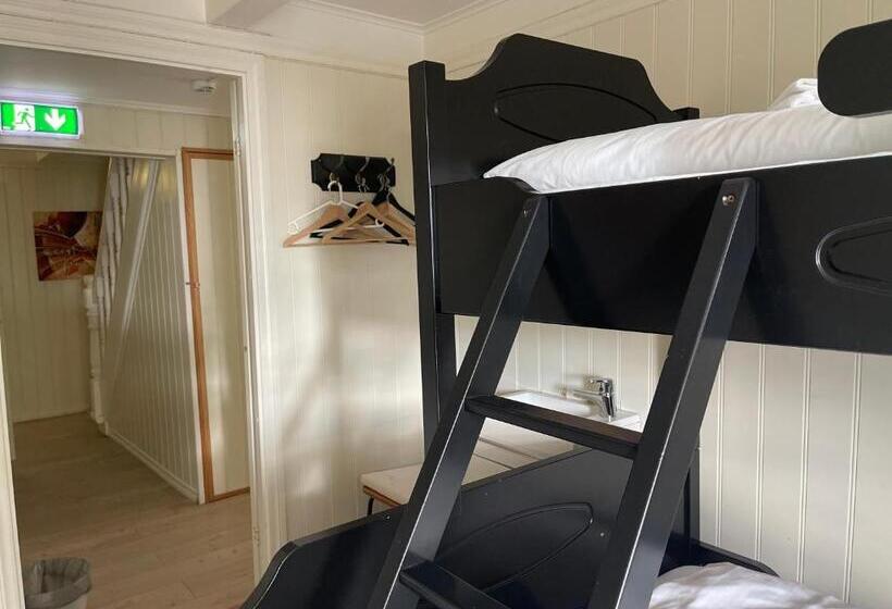 اتاق استاندارد سه تخته با سرویس بهداشتی مشترک, Jondal