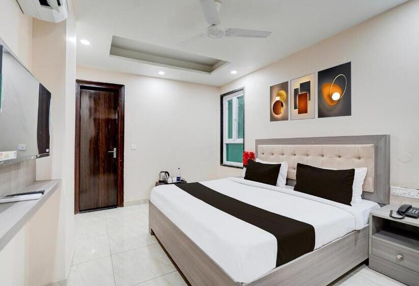 Triple Classic Room, O Tanishq Ashiana