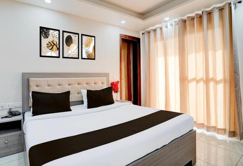 Triple Classic Room, O Tanishq Ashiana