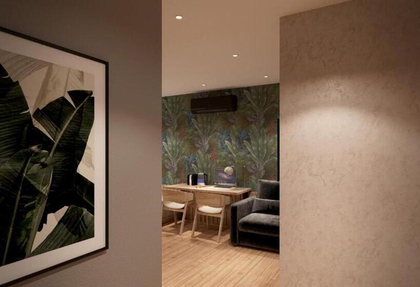 Standard Triple Room with Terrace, University Boutique Rooms