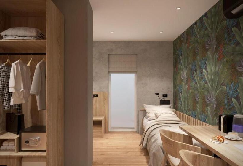 Standard Triple Room with Terrace, University Boutique Rooms