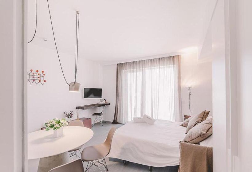 Люкс с Балконом, Hotiday Collection   Suites Polignano