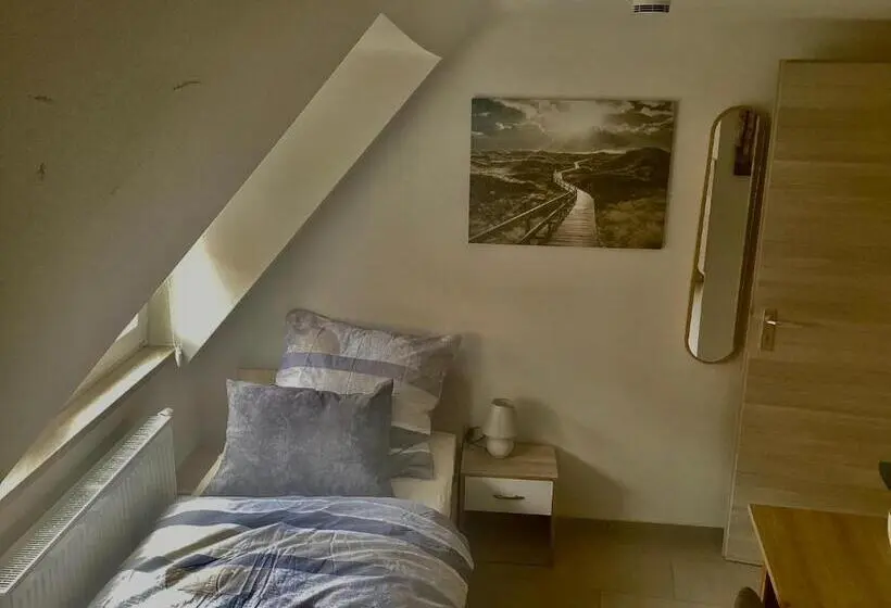 Standard Yhden Hengen Huone, Er Is Zimmervermietung